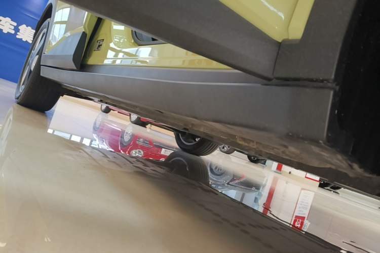 Used firefly 2025 Free Edition Right Side Sill