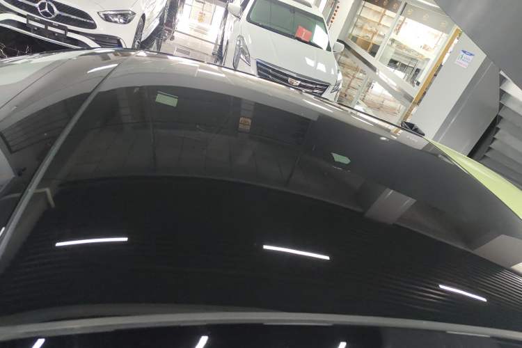 Used firefly 2025 Illuminated Edition Roof