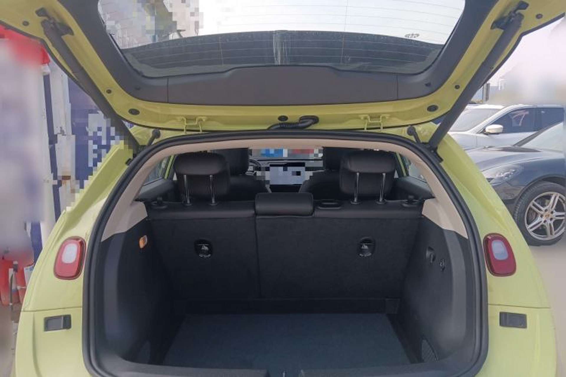 Used firefly 2025 Illuminated Edition Trunk