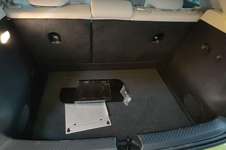 Used firefly 2025 Illuminated Edition Trunk