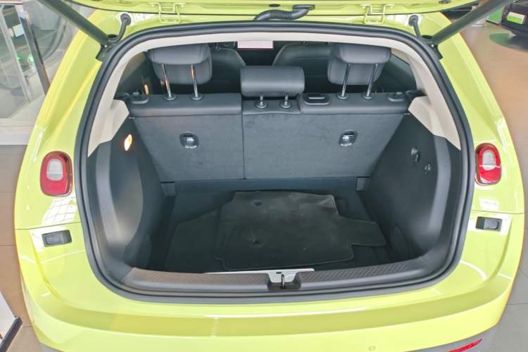 Used firefly 2025 Illuminated Edition Trunk