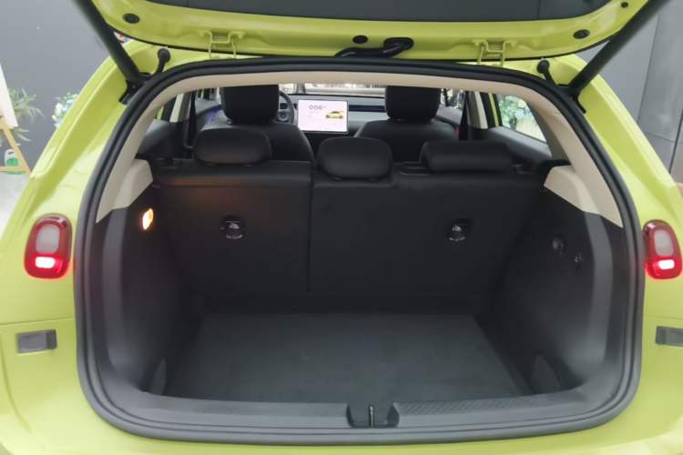 Used firefly 2025 Illuminated Edition Trunk