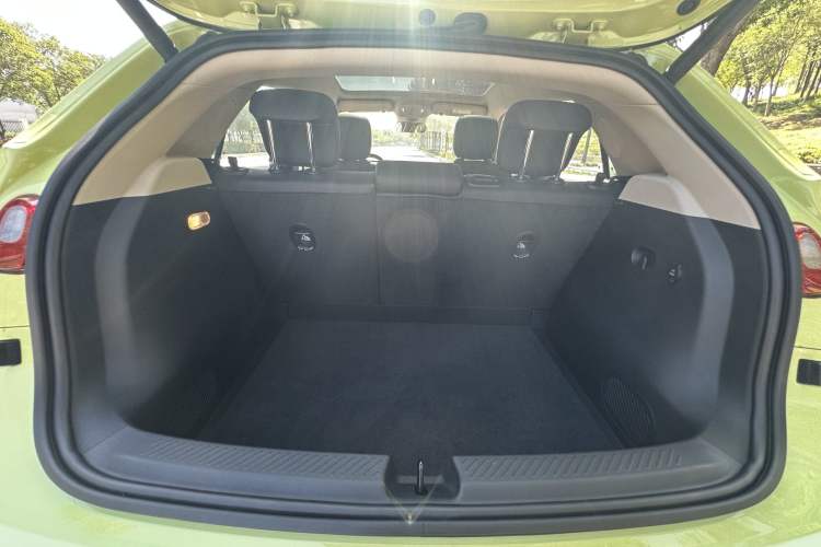 Used firefly 2025 Illuminated Edition Trunk