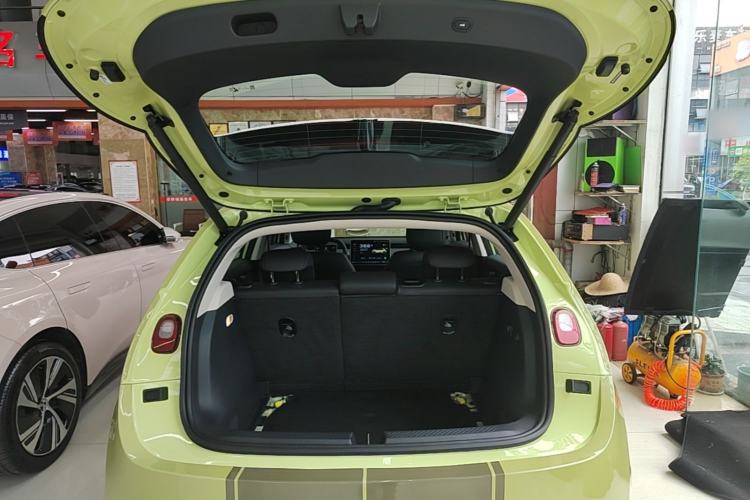 Used firefly 2025 Illuminated Edition Trunk
