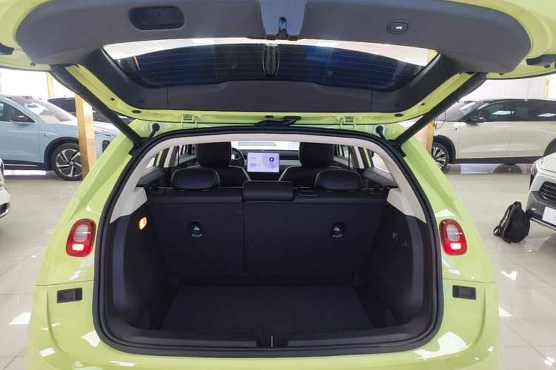 Used firefly 2025 Illuminated Edition Trunk
