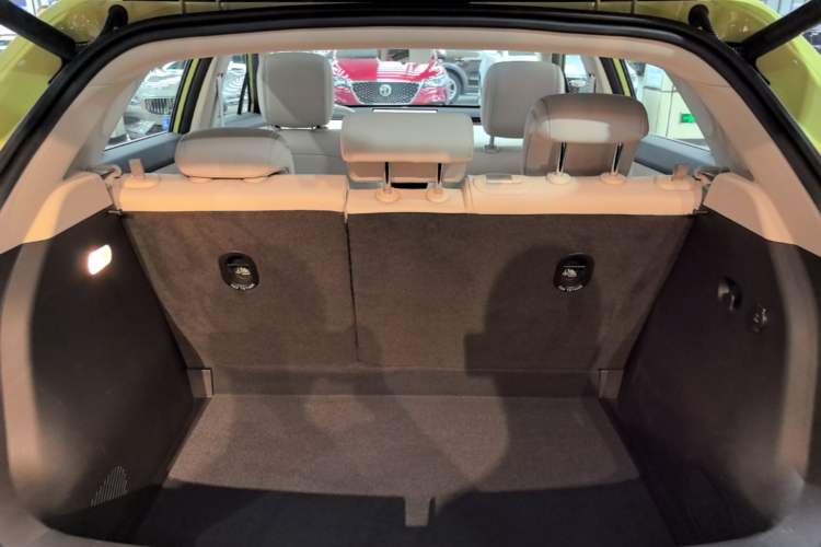 Used firefly 2025 Illuminated Edition Trunk