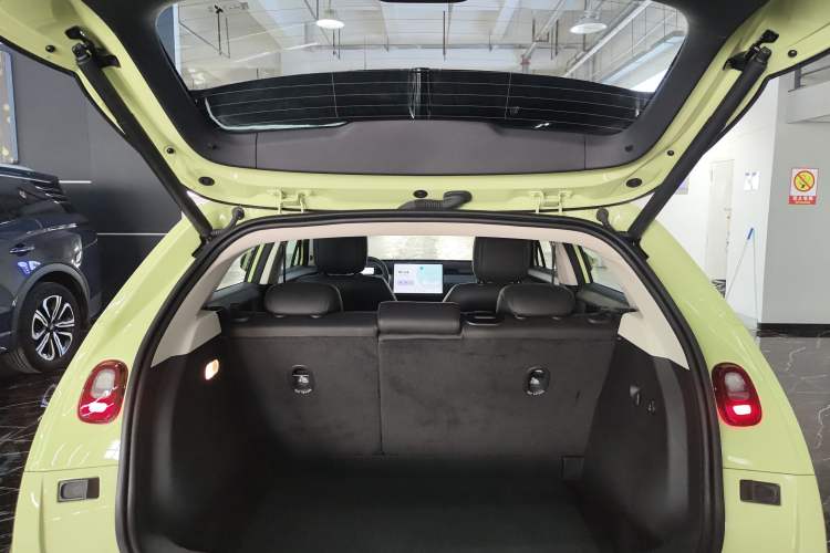 Used firefly 2025 Illuminated Edition Trunk