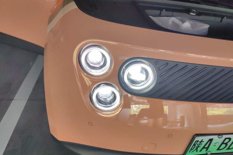 Used firefly 2025 Illuminated Edition Right Front Headlight