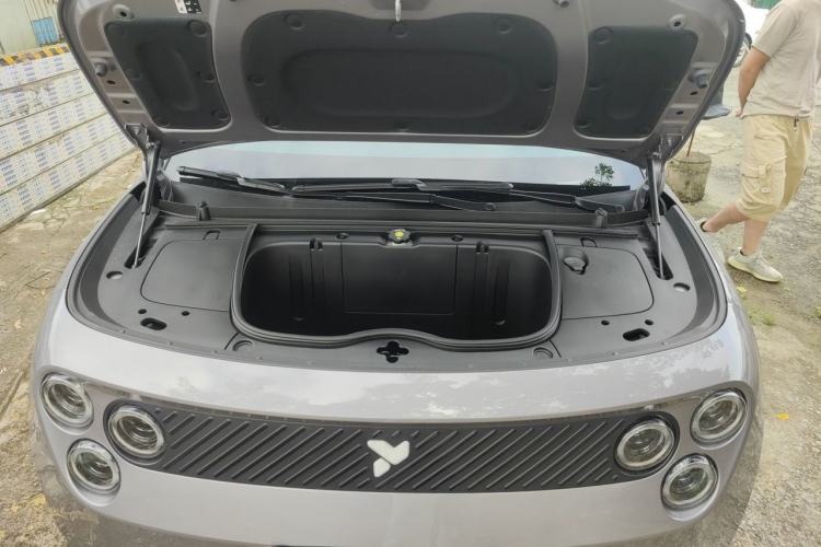 Used firefly 2025 Illuminated Edition Engine Bay