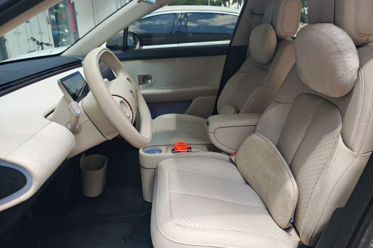 Used firefly 2025 Illuminated Edition Left Front Seat
