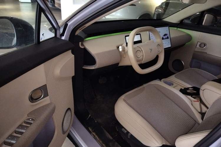 Used firefly 2025 Free Edition Driver Seat