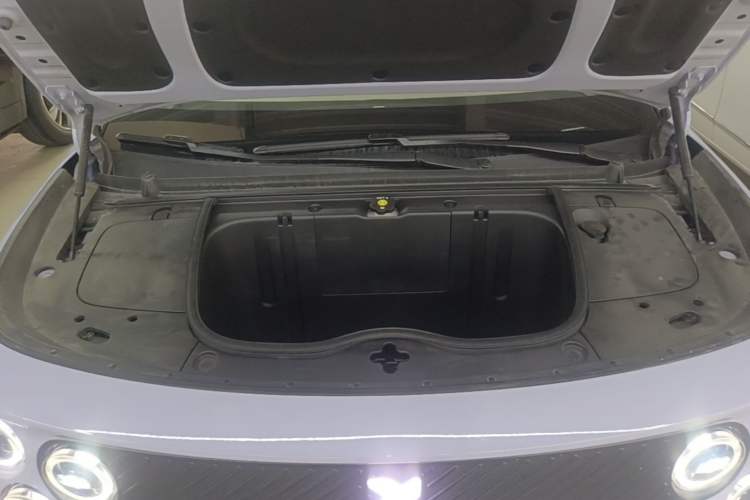 Used firefly 2025 Illuminated Edition Engine Bay