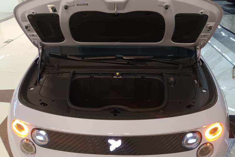 Used firefly 2025 Illuminated Edition Engine Bay
