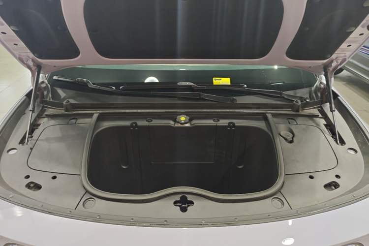 Used firefly 2025 Illuminated Edition Engine Bay