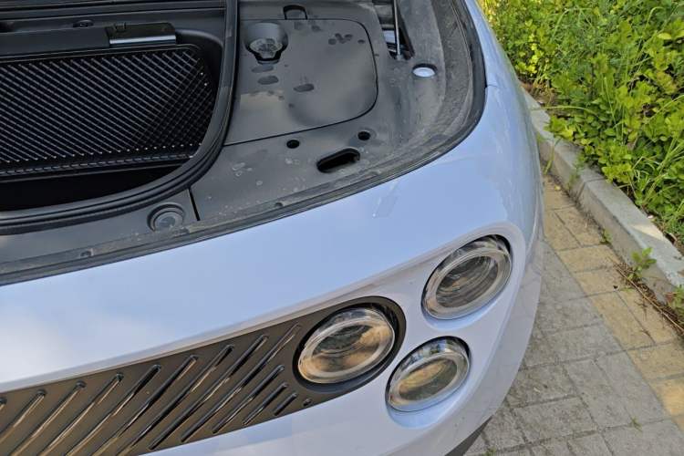 Used firefly 2025 Illuminated Edition Engine Bay Left