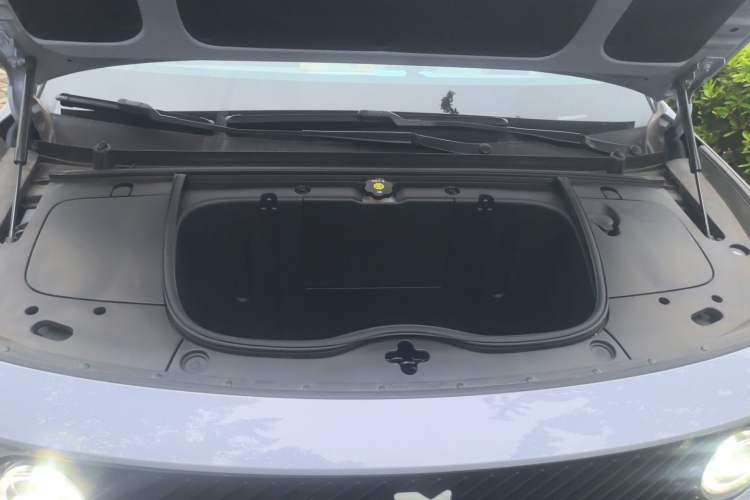 Used firefly 2025 Illuminated Edition Engine Bay