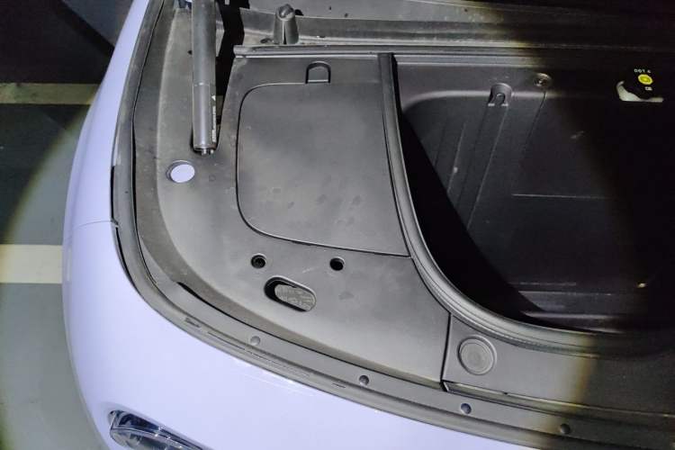 Used firefly 2025 Illuminated Edition Engine Bay Right