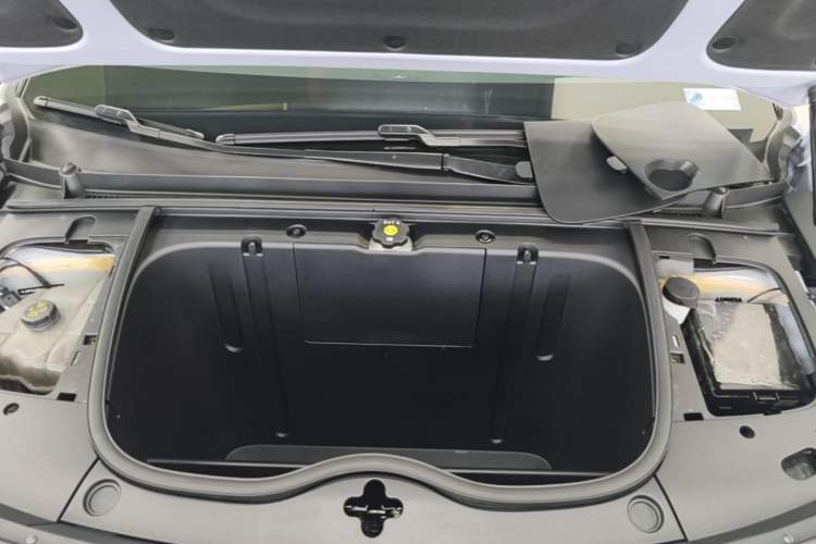 Used firefly 2025 Illuminated Edition Engine Bay