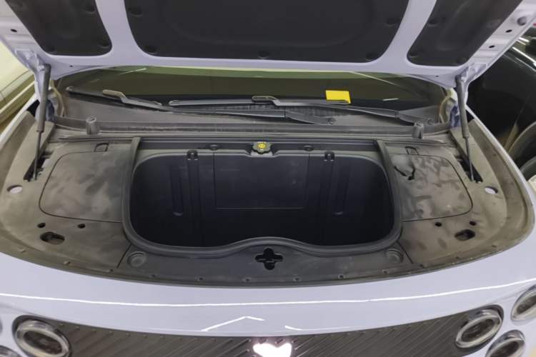 Used firefly 2025 Illuminated Edition Engine Bay