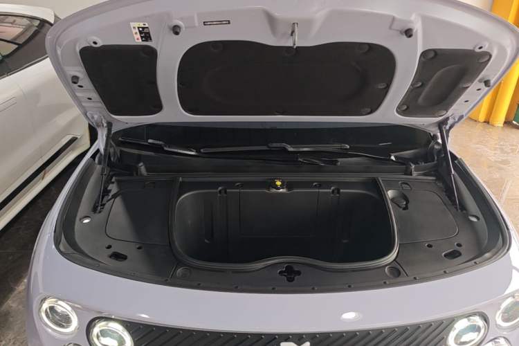 Used firefly 2025 Illuminated Edition Engine Bay
