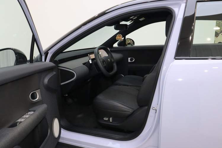 Used firefly 2025 Free Edition Interior 1