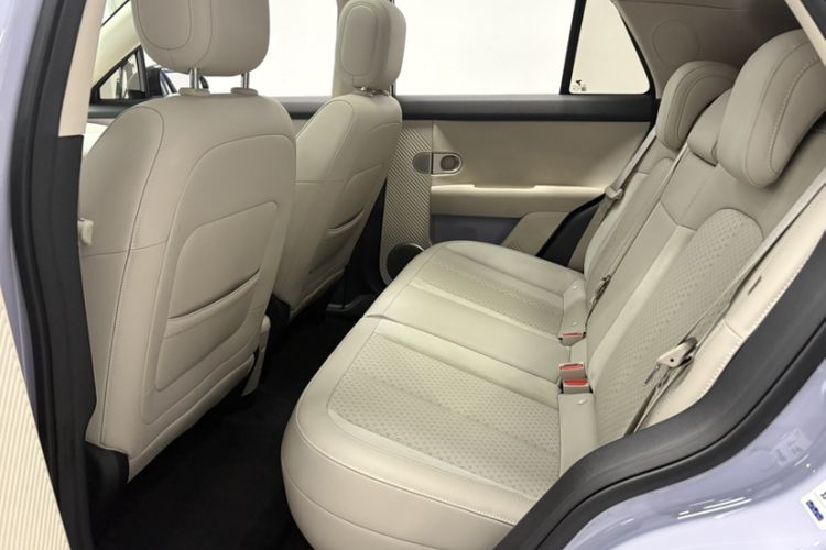Used firefly 2025 Illuminated Edition Interior 3