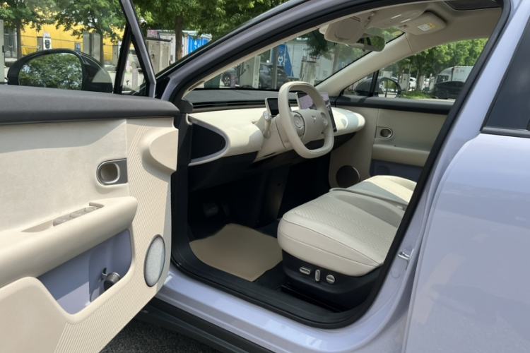 Used firefly 2025 Illuminated Edition Interior 3