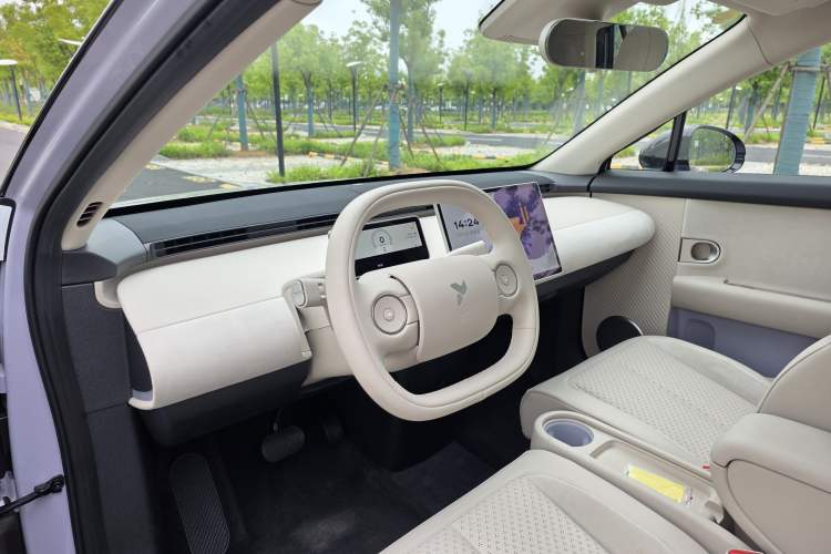 Used firefly 2025 Illuminated Edition Interior 4