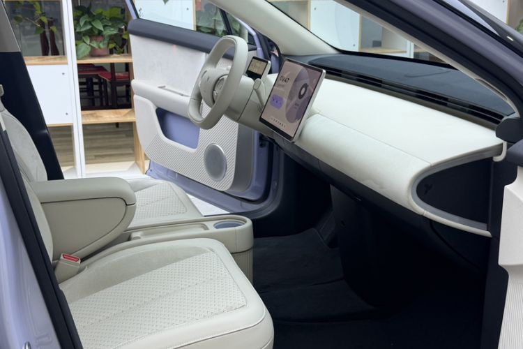 Used firefly 2025 Illuminated Edition Interior 5
