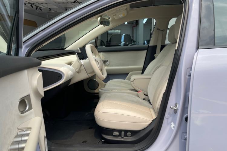 Used firefly 2025 Illuminated Edition Interior 5
