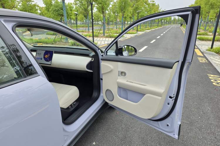 Used firefly 2025 Illuminated Edition Interior 7