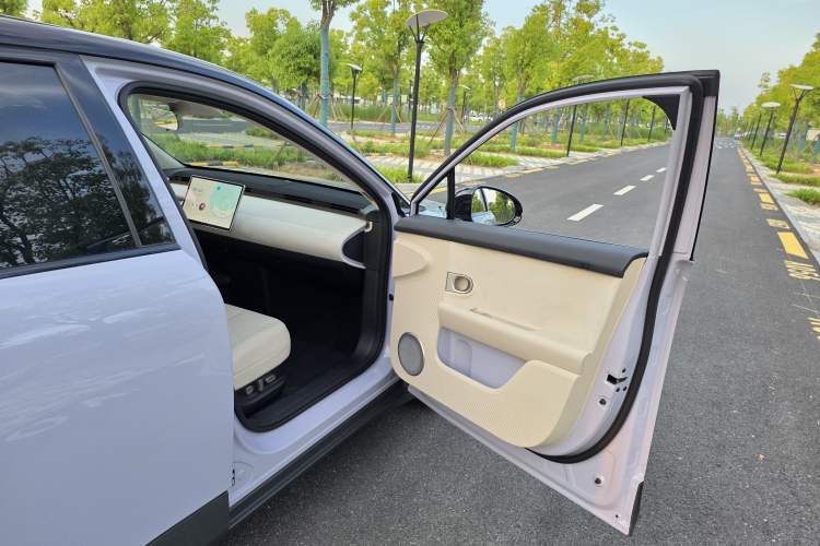 Used firefly 2025 Illuminated Edition Interior 8