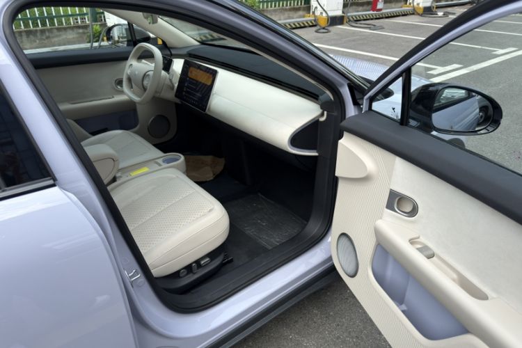 Used firefly 2025 Illuminated Edition Interior 8