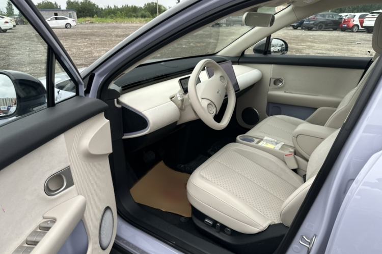 Used firefly 2025 Illuminated Edition Interior 8