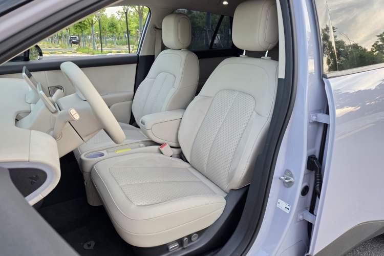 Used firefly 2025 Illuminated Edition Left Front Seat