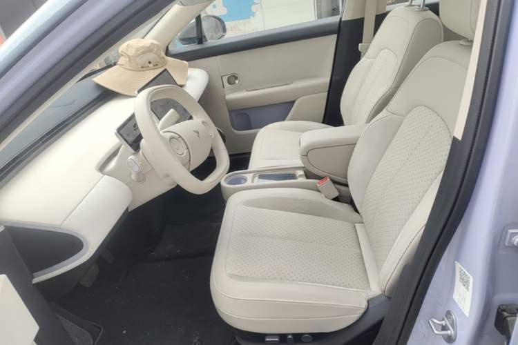 Used firefly 2025 Illuminated Edition Left Front Seat