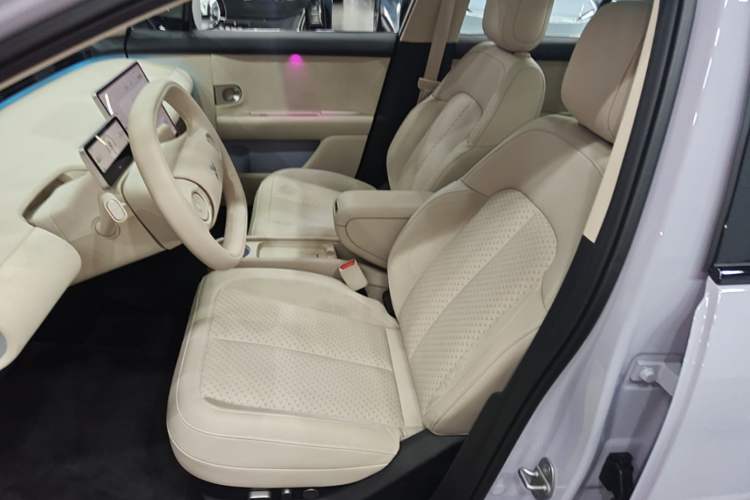 Used firefly 2025 Illuminated Edition Left Front Seat