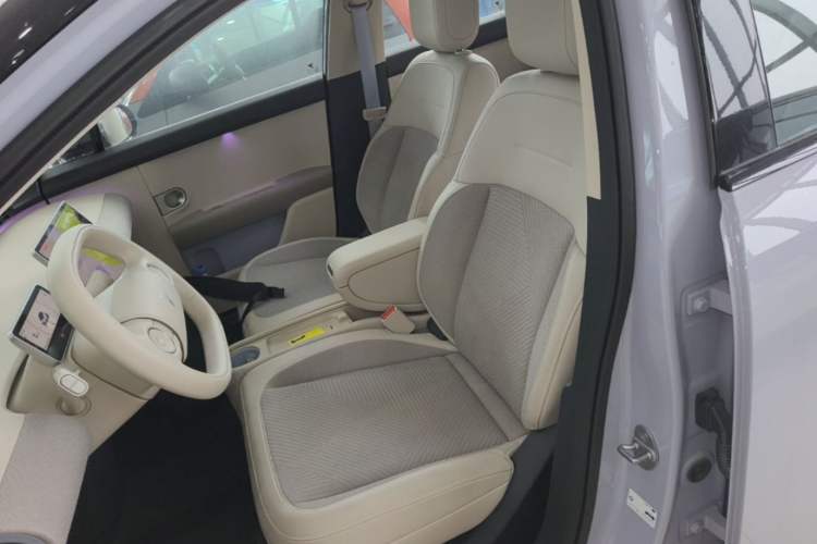 Used firefly 2025 Free Edition Left Front Seat