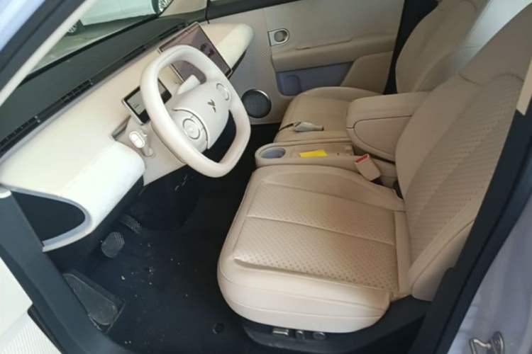 Used firefly 2025 Illuminated Edition Left Front Seat