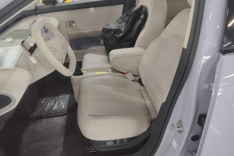 Used firefly 2025 Illuminated Edition Left Front Seat