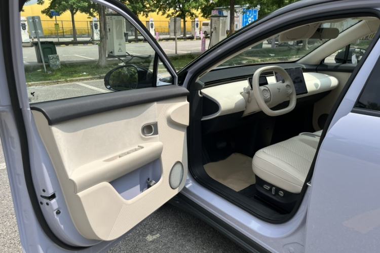 Used firefly 2025 Illuminated Edition Left Front Seat
