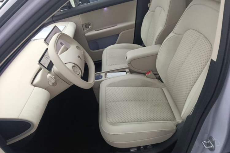 Used firefly 2025 Illuminated Edition Left Front Seat
