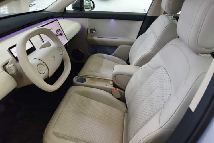 Used firefly 2025 Illuminated Edition Left Front Seat