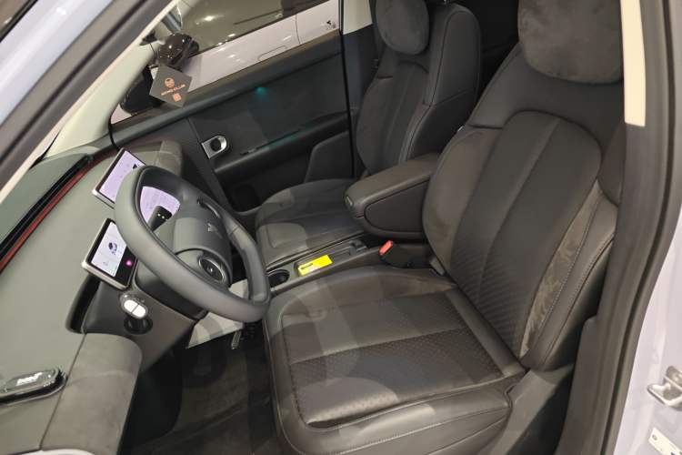 Used firefly 2025 Illuminated Edition Left Front Seat