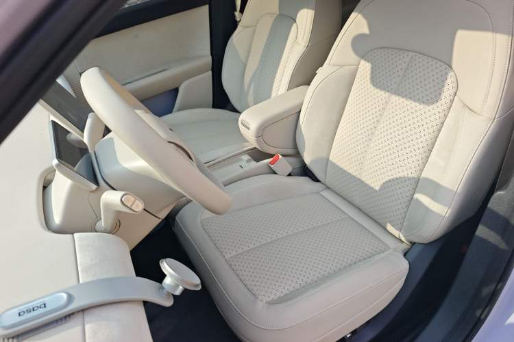 Used firefly 2025 Illuminated Edition Left Front Seat