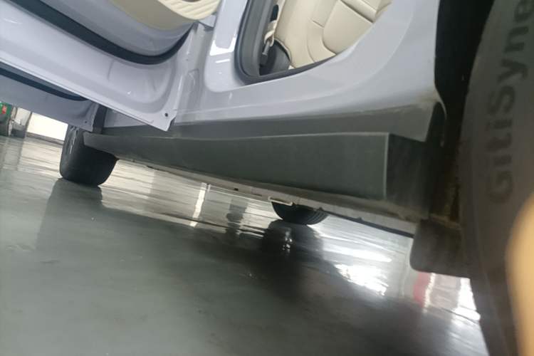 Used firefly 2025 Illuminated Edition Left Side Sill