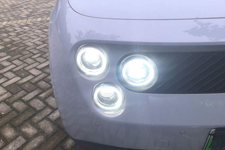 Used firefly 2025 Illuminated Edition Right Front Headlight