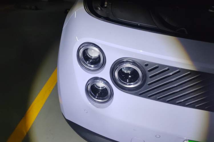 Used firefly 2025 Illuminated Edition Right Front Headlight