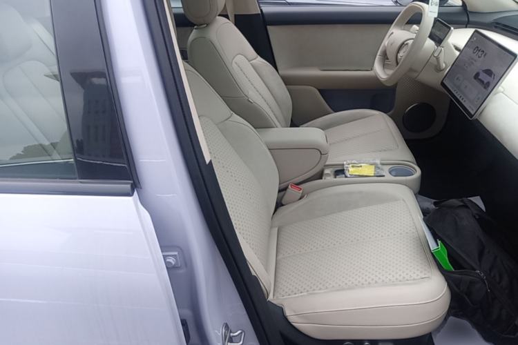 Used firefly 2025 Illuminated Edition Right Front Seat