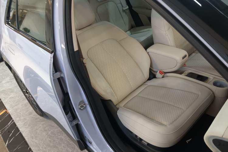 Used firefly 2025 Illuminated Edition Right Front Seat
